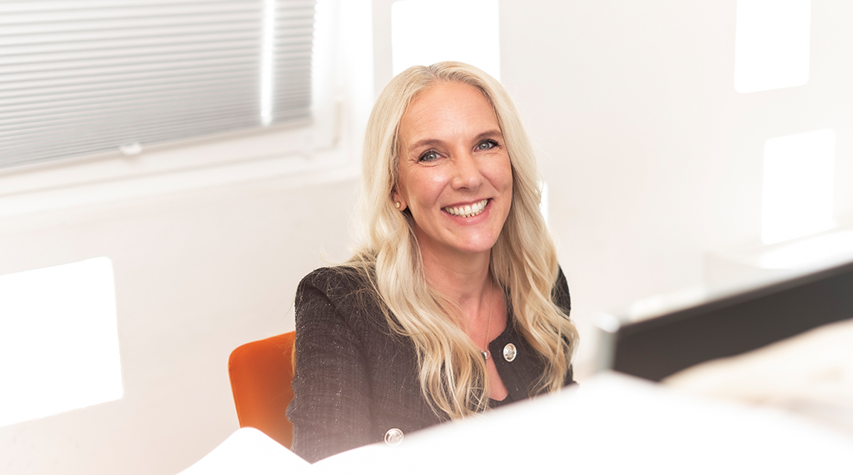 hausmann-schenk-architekten-oberhausen-unser-buero-teamfoto-heike-abeln-portrait