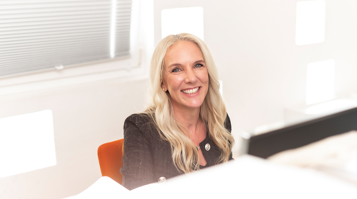 hausmann-schenk-architekten-oberhausen-unser-buero-teamfoto-heike-abeln-portrait